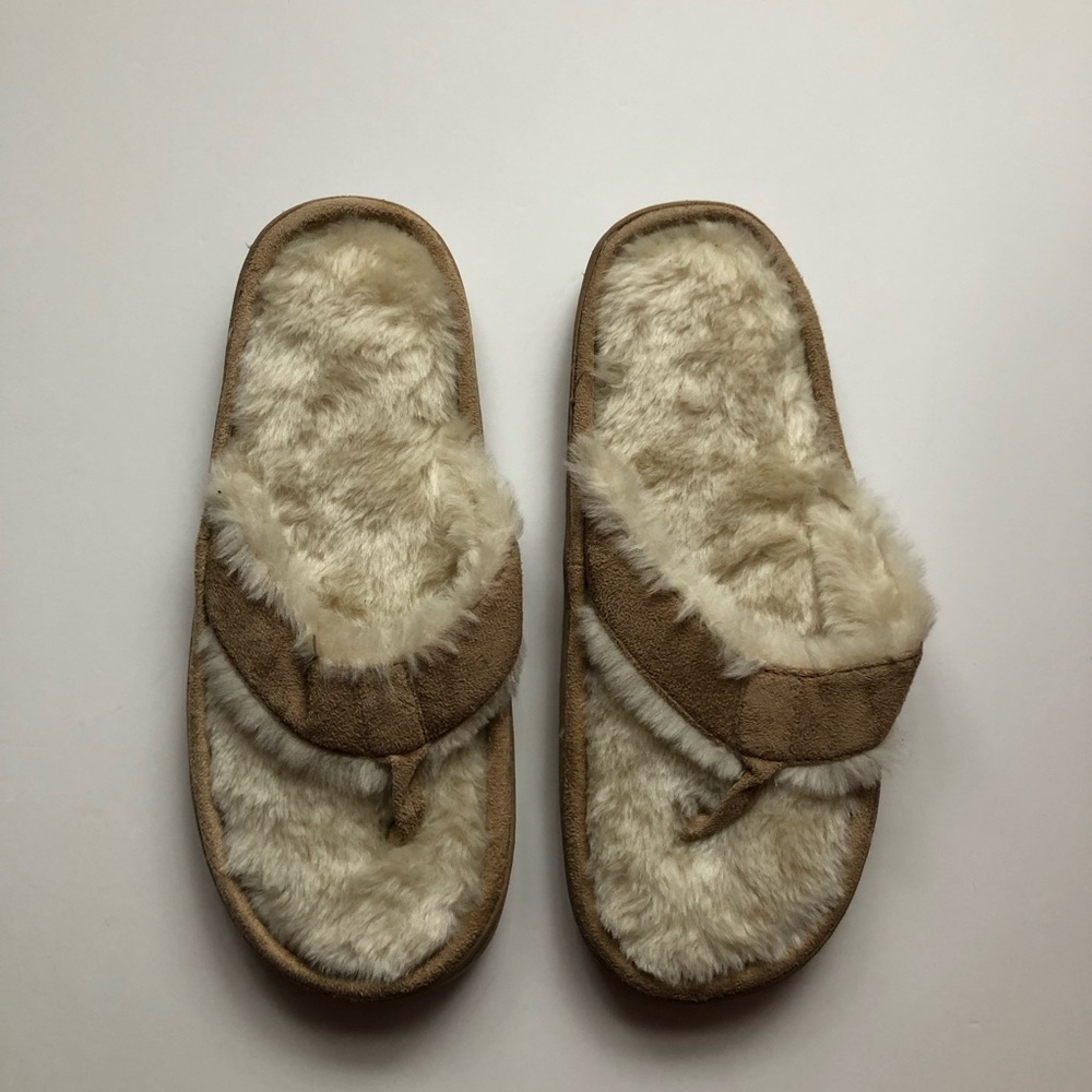 Aero Fuzzy Sandals NWOT